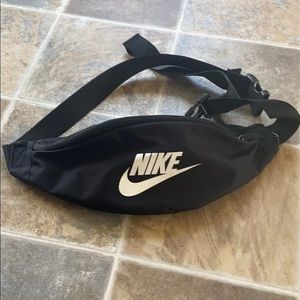 Nike Heritage Hip pack (belt bag / fanny pack)